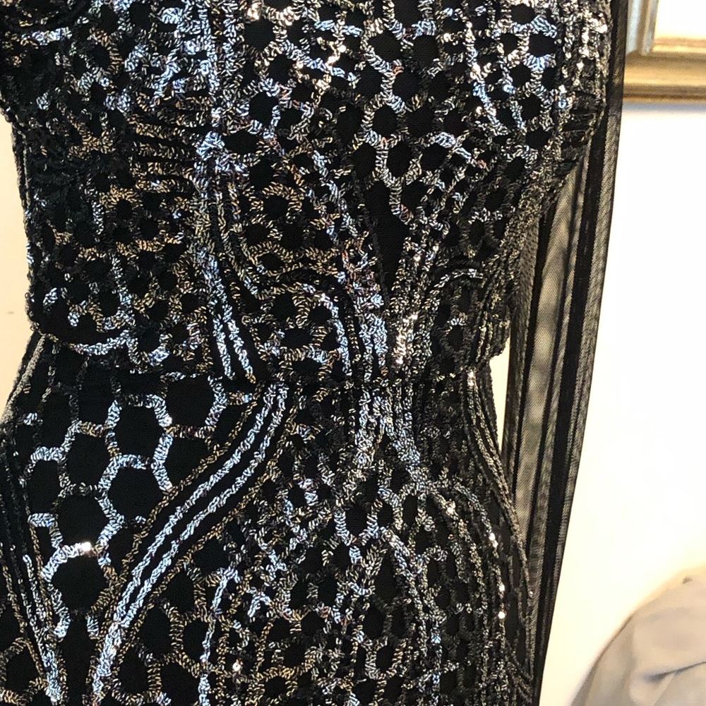 Dress - Picture 5 of 9